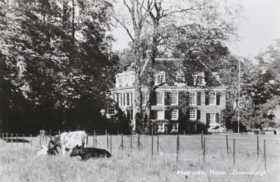 130632 Gezicht op het huis Doornburgh (Diependaalsedijk 15-17) te Maarssen.